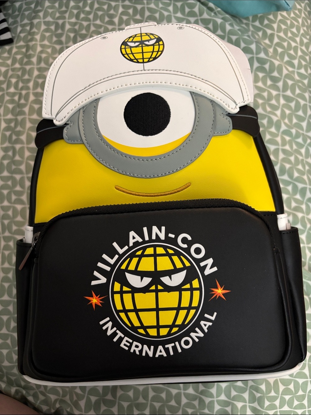 Minions Universal Studios Villain-Con Yellow & Black Backpack Lounge Fly - NEW